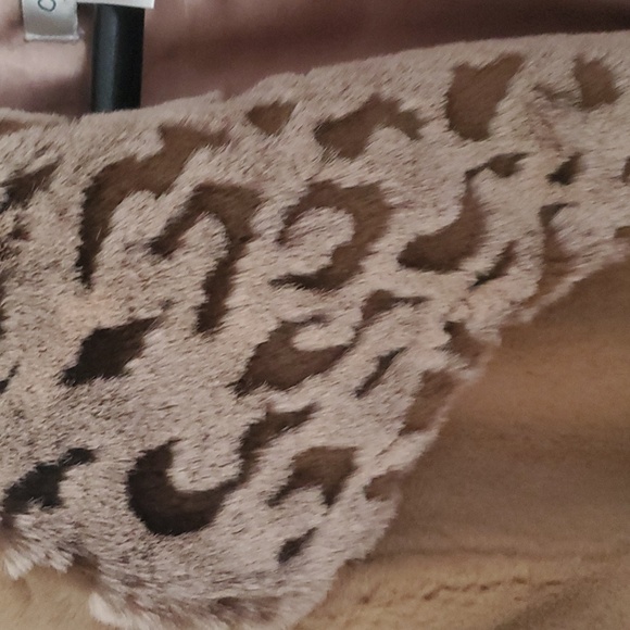 Women's faux fur short coat - Picture 2 of 5